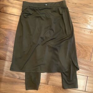 Snoga, olive green, size small, below knee leggings